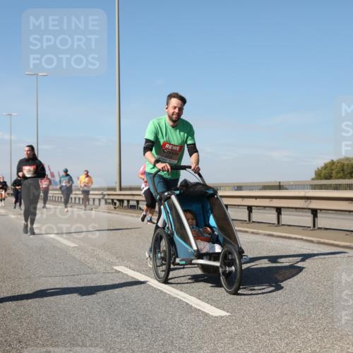 03.10.2025 - Köhlbrandbrückenlauf Yannick Fuchs http://msf.ph/oto/9184984 03.10.2025 12:03:10 Position 3  meine-sportfotos.de