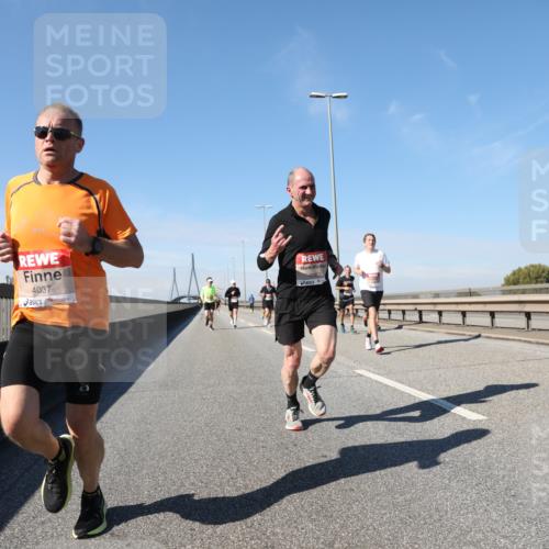 03.10.2025 - Köhlbrandbrückenlauf Yannick Fuchs http://msf.ph/oto/9184985 03.10.2025 11:42:00 Position 3 4037 meine-sportfotos.de