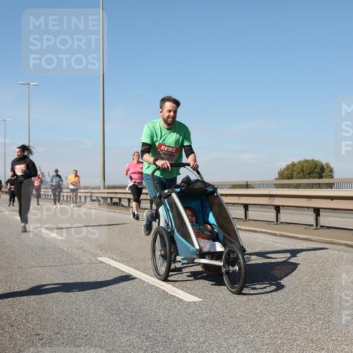 03.10.2025 - Köhlbrandbrückenlauf Yannick Fuchs http://msf.ph/oto/9184986 03.10.2025 12:03:10 Position 3  meine-sportfotos.de