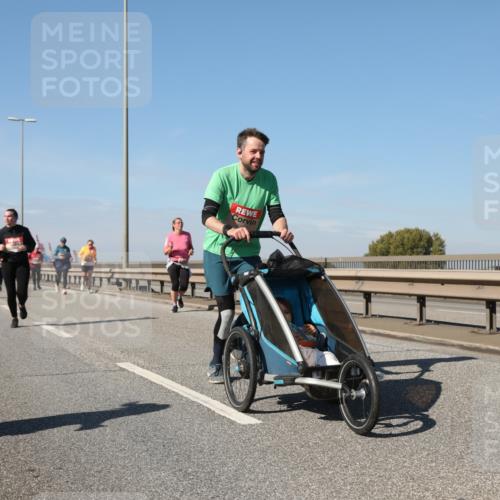 03.10.2025 - Köhlbrandbrückenlauf Yannick Fuchs http://msf.ph/oto/9184989 03.10.2025 12:03:10 Position 3  meine-sportfotos.de