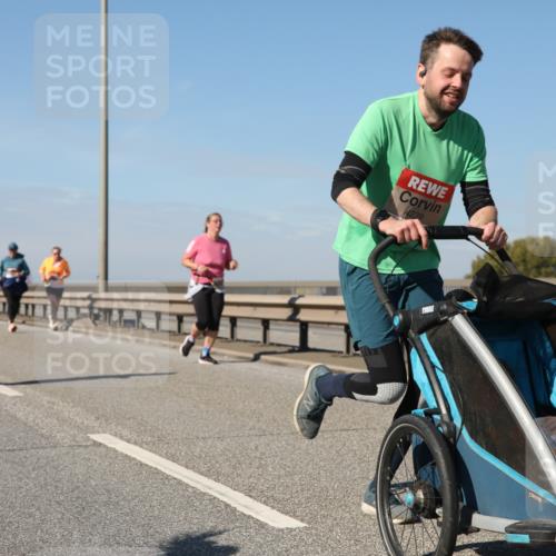 03.10.2025 - Köhlbrandbrückenlauf Yannick Fuchs http://msf.ph/oto/9184993 03.10.2025 12:03:10 Position 3 4239 meine-sportfotos.de