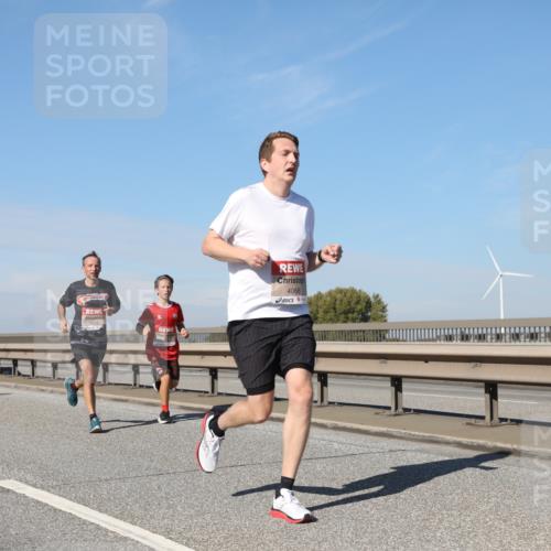 03.10.2025 - Köhlbrandbrückenlauf Yannick Fuchs http://msf.ph/oto/9184994 03.10.2025 11:42:01 Position 3 4068 meine-sportfotos.de