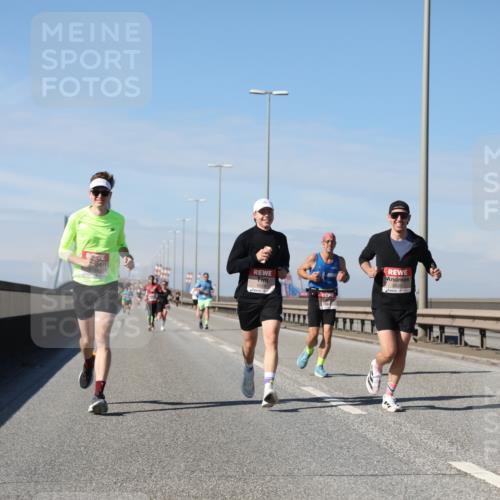 03.10.2025 - Köhlbrandbrückenlauf Yannick Fuchs http://msf.ph/oto/9185007 03.10.2025 11:42:02 Position 3 6518, 6520 meine-sportfotos.de