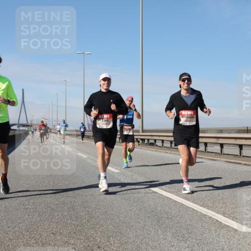 03.10.2025 - Köhlbrandbrückenlauf Yannick Fuchs http://msf.ph/oto/9185013 03.10.2025 11:42:03 Position 3 6519, 6518, 6520 meine-sportfotos.de