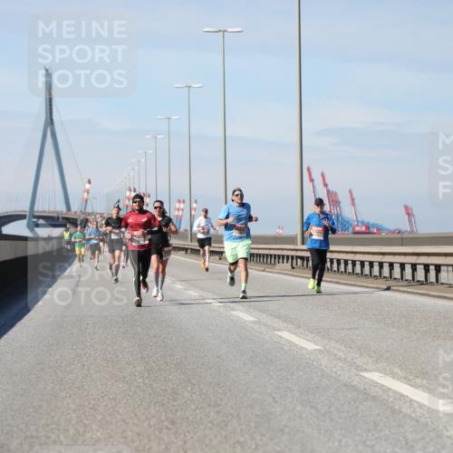 03.10.2025 - Köhlbrandbrückenlauf Yannick Fuchs http://msf.ph/oto/9185023 03.10.2025 11:42:04 Position 3 11 meine-sportfotos.de
