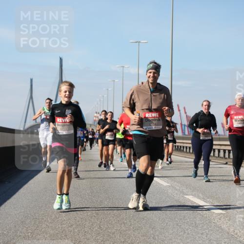 03.10.2025 - Köhlbrandbrückenlauf Yannick Fuchs http://msf.ph/oto/9185025 03.10.2025 12:03:15 Position 3 6113, 6114 meine-sportfotos.de