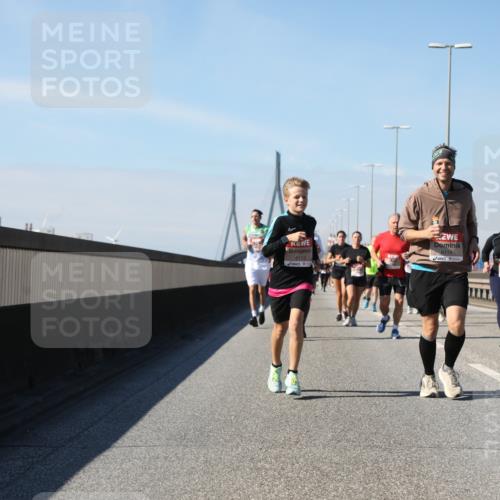03.10.2025 - Köhlbrandbrückenlauf Yannick Fuchs http://msf.ph/oto/9185027 03.10.2025 12:03:15 Position 3 6113, 6114 meine-sportfotos.de