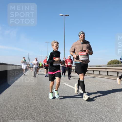 03.10.2025 - Köhlbrandbrückenlauf Yannick Fuchs http://msf.ph/oto/9185040 03.10.2025 12:03:17 Position 3 6113, 6114 meine-sportfotos.de