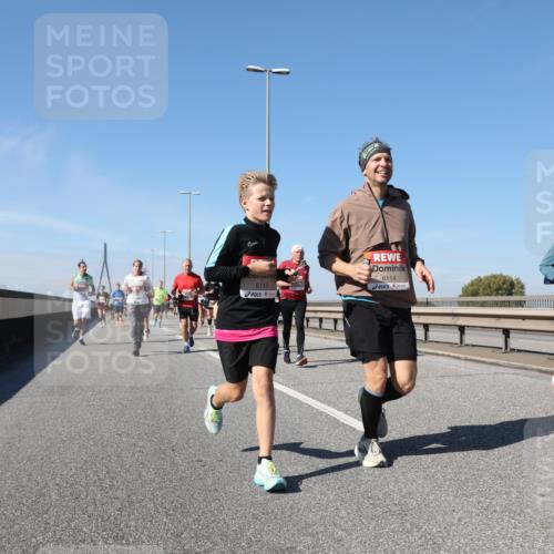 03.10.2025 - Köhlbrandbrückenlauf Yannick Fuchs http://msf.ph/oto/9185042 03.10.2025 12:03:17 Position 3 6113, 6114 meine-sportfotos.de