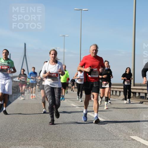 03.10.2025 - Köhlbrandbrückenlauf Yannick Fuchs http://msf.ph/oto/9185049 03.10.2025 12:03:18 Position 3 247, 6169, 6168, 4936 meine-sportfotos.de