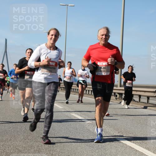 03.10.2025 - Köhlbrandbrückenlauf Yannick Fuchs http://msf.ph/oto/9185057 03.10.2025 12:03:19 Position 3 247, 6169, 6168 meine-sportfotos.de