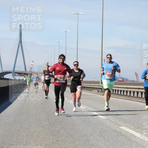 03.10.2025 - Köhlbrandbrückenlauf Yannick Fuchs http://msf.ph/oto/9185058 03.10.2025 11:42:07 Position 3  meine-sportfotos.de