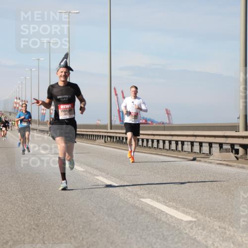 03.10.2025 - Köhlbrandbrückenlauf Yannick Fuchs http://msf.ph/oto/9185097 03.10.2025 11:42:12 Position 3 6412 meine-sportfotos.de