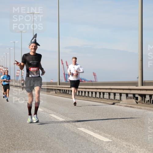03.10.2025 - Köhlbrandbrückenlauf Yannick Fuchs http://msf.ph/oto/9185098 03.10.2025 11:42:13 Position 3  meine-sportfotos.de