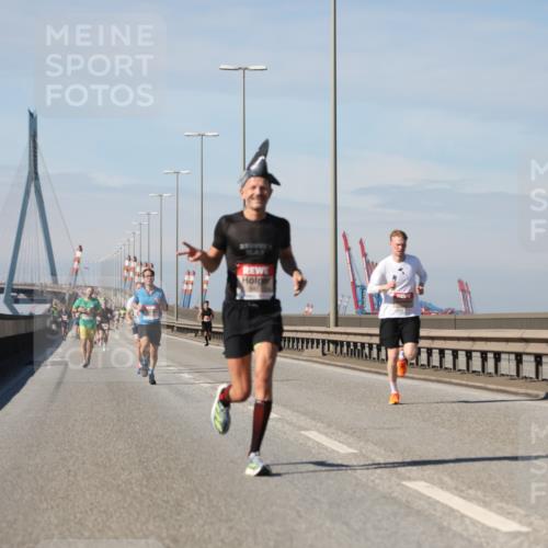 03.10.2025 - Köhlbrandbrückenlauf Yannick Fuchs http://msf.ph/oto/9185100 03.10.2025 11:42:13 Position 3  meine-sportfotos.de