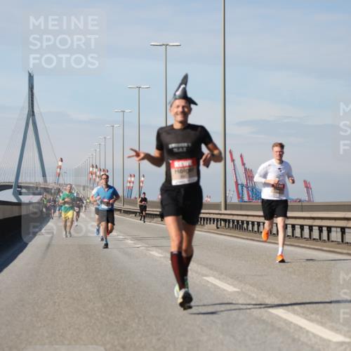 03.10.2025 - Köhlbrandbrückenlauf Yannick Fuchs http://msf.ph/oto/9185102 03.10.2025 11:42:13 Position 3  meine-sportfotos.de