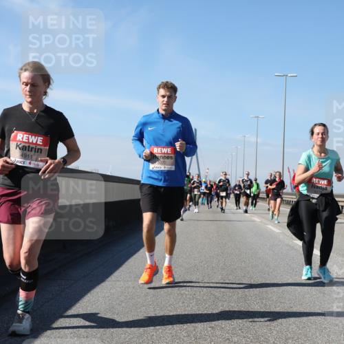 03.10.2025 - Köhlbrandbrückenlauf Yannick Fuchs http://msf.ph/oto/9185103 03.10.2025 12:03:25 Position 3 4911, 5072, 5778 meine-sportfotos.de