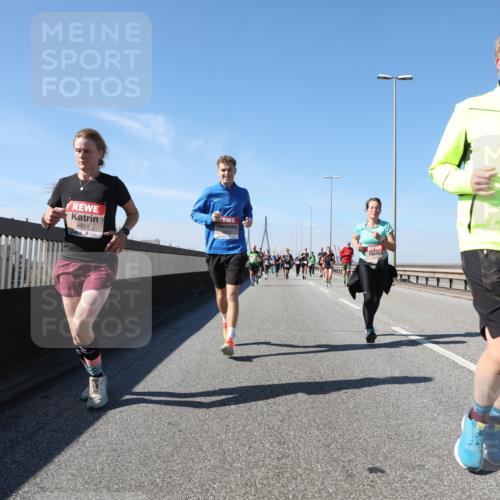 03.10.2025 - Köhlbrandbrückenlauf Yannick Fuchs http://msf.ph/oto/9185108 03.10.2025 12:03:26 Position 3 4911 meine-sportfotos.de