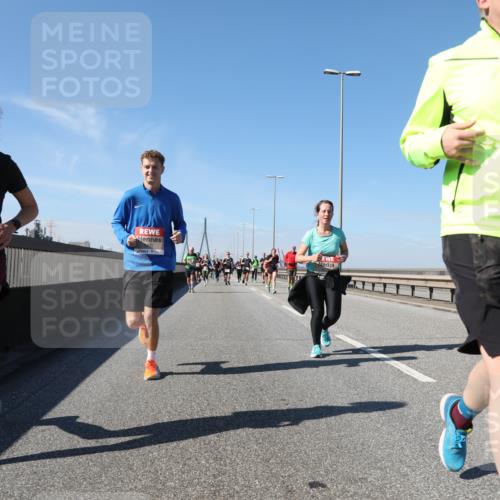 03.10.2025 - Köhlbrandbrückenlauf Yannick Fuchs http://msf.ph/oto/9185110 03.10.2025 12:03:26 Position 3 4911 meine-sportfotos.de