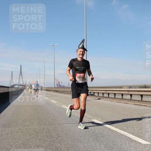 03.10.2025 - Köhlbrandbrückenlauf Yannick Fuchs http://msf.ph/oto/9185119 03.10.2025 11:42:15 Position 3 6417 meine-sportfotos.de