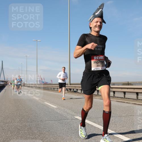 03.10.2025 - Köhlbrandbrückenlauf Yannick Fuchs http://msf.ph/oto/9185125 03.10.2025 11:42:15 Position 3 6417 meine-sportfotos.de