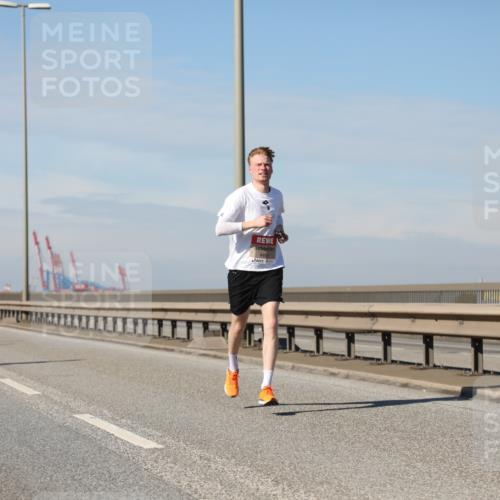 03.10.2025 - Köhlbrandbrückenlauf Yannick Fuchs http://msf.ph/oto/9185127 03.10.2025 11:42:16 Position 3 4491 meine-sportfotos.de
