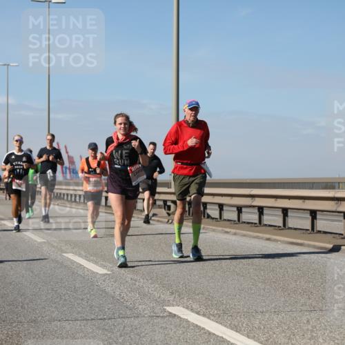 03.10.2025 - Köhlbrandbrückenlauf Yannick Fuchs http://msf.ph/oto/9185130 03.10.2025 12:03:29 Position 3  meine-sportfotos.de
