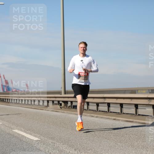 03.10.2025 - Köhlbrandbrückenlauf Yannick Fuchs http://msf.ph/oto/9185131 03.10.2025 11:42:16 Position 3 4491 meine-sportfotos.de
