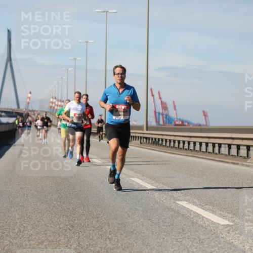 03.10.2025 - Köhlbrandbrückenlauf Yannick Fuchs http://msf.ph/oto/9185145 03.10.2025 11:42:18 Position 3  meine-sportfotos.de