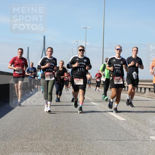 03.10.2025 - Köhlbrandbrückenlauf Yannick Fuchs http://msf.ph/oto/9185148 03.10.2025 12:03:32 Position 3 1, 5277, 5887, 4338 meine-sportfotos.de