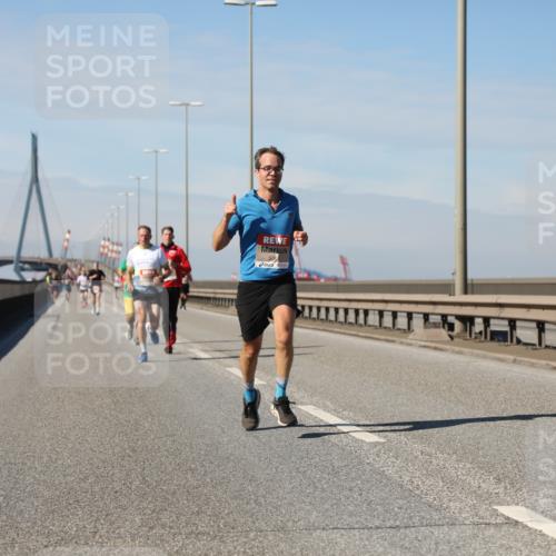 03.10.2025 - Köhlbrandbrückenlauf Yannick Fuchs http://msf.ph/oto/9185155 03.10.2025 11:42:19 Position 3 500 meine-sportfotos.de