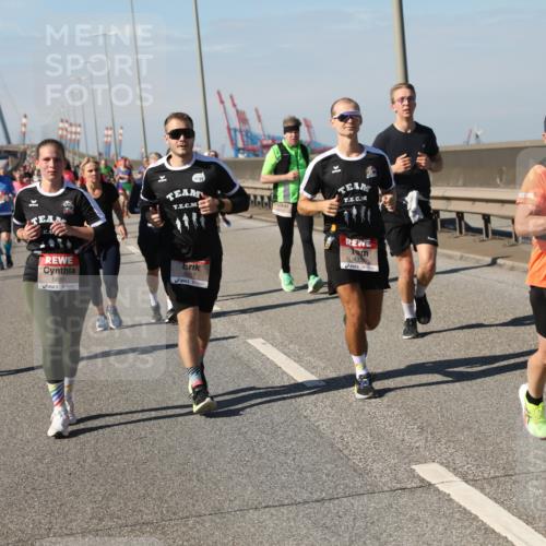 03.10.2025 - Köhlbrandbrückenlauf Yannick Fuchs http://msf.ph/oto/9185156 03.10.2025 12:03:33 Position 3 5888, 4338, 5277 meine-sportfotos.de