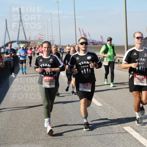 03.10.2025 - Köhlbrandbrückenlauf Yannick Fuchs http://msf.ph/oto/9185159 03.10.2025 12:03:34 Position 3 5888, 5887, 4338 meine-sportfotos.de