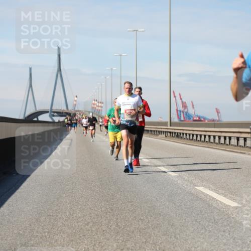 03.10.2025 - Köhlbrandbrückenlauf Yannick Fuchs http://msf.ph/oto/9185167 03.10.2025 11:42:20 Position 3 50 meine-sportfotos.de