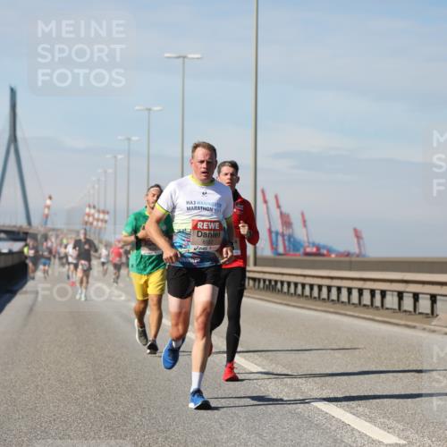 03.10.2025 - Köhlbrandbrückenlauf Yannick Fuchs http://msf.ph/oto/9185179 03.10.2025 11:42:21 Position 3 6152 meine-sportfotos.de
