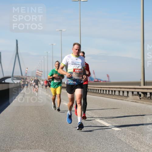 03.10.2025 - Köhlbrandbrückenlauf Yannick Fuchs http://msf.ph/oto/9185183 03.10.2025 11:42:22 Position 3 615 meine-sportfotos.de