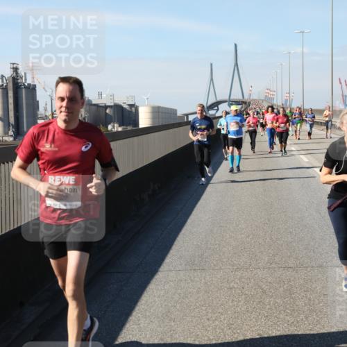 03.10.2025 - Köhlbrandbrückenlauf Yannick Fuchs http://msf.ph/oto/9185184 03.10.2025 12:03:36 Position 3  meine-sportfotos.de