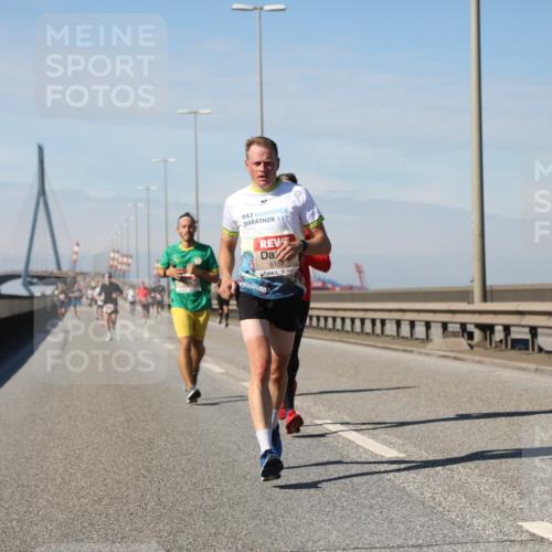 03.10.2025 - Köhlbrandbrückenlauf Yannick Fuchs http://msf.ph/oto/9185187 03.10.2025 11:42:22 Position 3 6152 meine-sportfotos.de