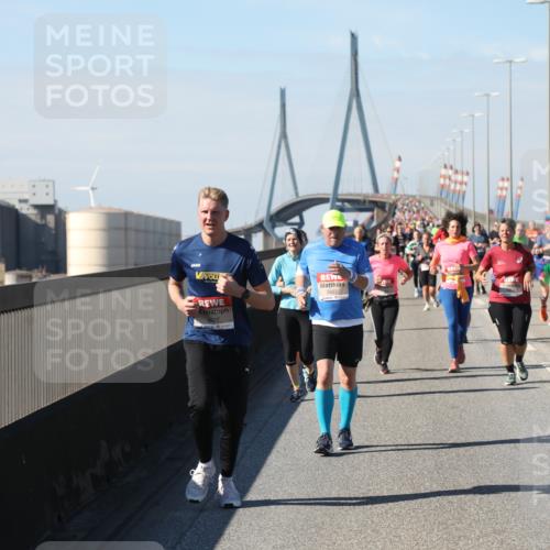 03.10.2025 - Köhlbrandbrückenlauf Yannick Fuchs http://msf.ph/oto/9185195 03.10.2025 12:03:38 Position 3 5607, 5857 meine-sportfotos.de