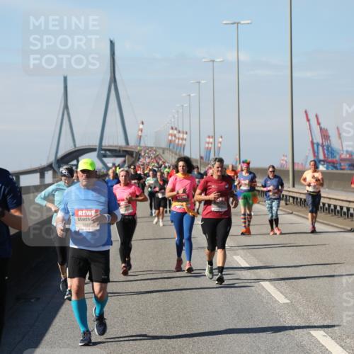 03.10.2025 - Köhlbrandbrückenlauf Yannick Fuchs http://msf.ph/oto/9185202 03.10.2025 12:03:39 Position 3 5607, 5857, 5113 meine-sportfotos.de