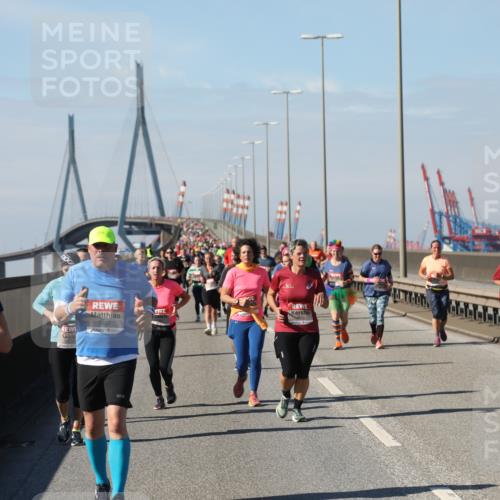 03.10.2025 - Köhlbrandbrückenlauf Yannick Fuchs http://msf.ph/oto/9185204 03.10.2025 12:03:39 Position 3 5607, 5857, 5113 meine-sportfotos.de