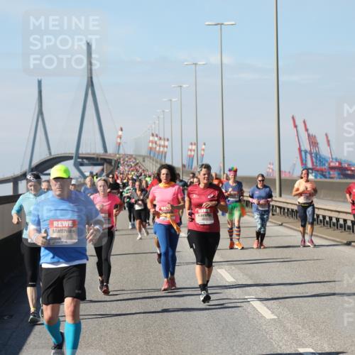 03.10.2025 - Köhlbrandbrückenlauf Yannick Fuchs http://msf.ph/oto/9185207 03.10.2025 12:03:39 Position 3 5607, 6857, 4810, 5113 meine-sportfotos.de