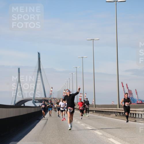 03.10.2025 - Köhlbrandbrückenlauf Yannick Fuchs http://msf.ph/oto/9185211 03.10.2025 11:42:26 Position 3  meine-sportfotos.de