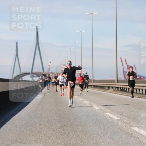 03.10.2025 - Köhlbrandbrückenlauf Yannick Fuchs http://msf.ph/oto/9185216 03.10.2025 11:42:27 Position 3  meine-sportfotos.de