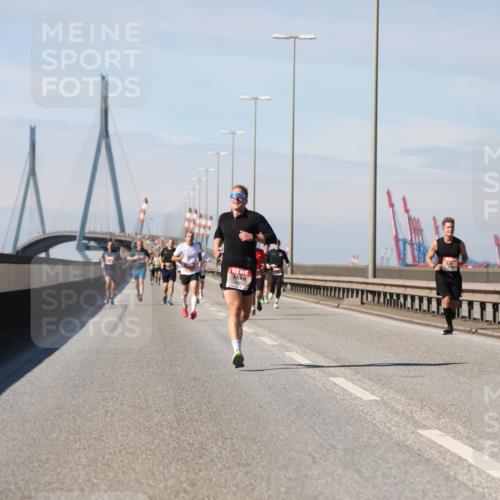 03.10.2025 - Köhlbrandbrückenlauf Yannick Fuchs http://msf.ph/oto/9185223 03.10.2025 11:42:28 Position 3 4248 meine-sportfotos.de