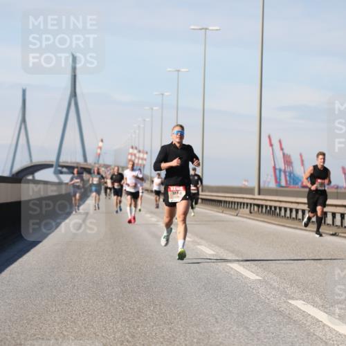 03.10.2025 - Köhlbrandbrückenlauf Yannick Fuchs http://msf.ph/oto/9185227 03.10.2025 11:42:28 Position 3  meine-sportfotos.de