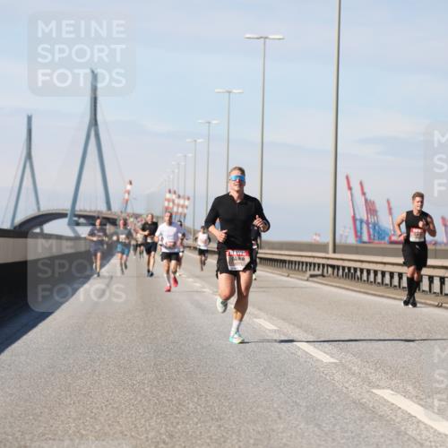 03.10.2025 - Köhlbrandbrückenlauf Yannick Fuchs http://msf.ph/oto/9185229 03.10.2025 11:42:28 Position 3  meine-sportfotos.de