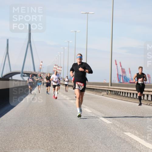 03.10.2025 - Köhlbrandbrückenlauf Yannick Fuchs http://msf.ph/oto/9185231 03.10.2025 11:42:29 Position 3  meine-sportfotos.de