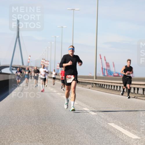 03.10.2025 - Köhlbrandbrückenlauf Yannick Fuchs http://msf.ph/oto/9185235 03.10.2025 11:42:29 Position 3  meine-sportfotos.de
