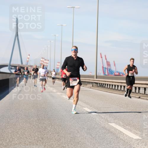 03.10.2025 - Köhlbrandbrückenlauf Yannick Fuchs http://msf.ph/oto/9185237 03.10.2025 11:42:29 Position 3 4248 meine-sportfotos.de